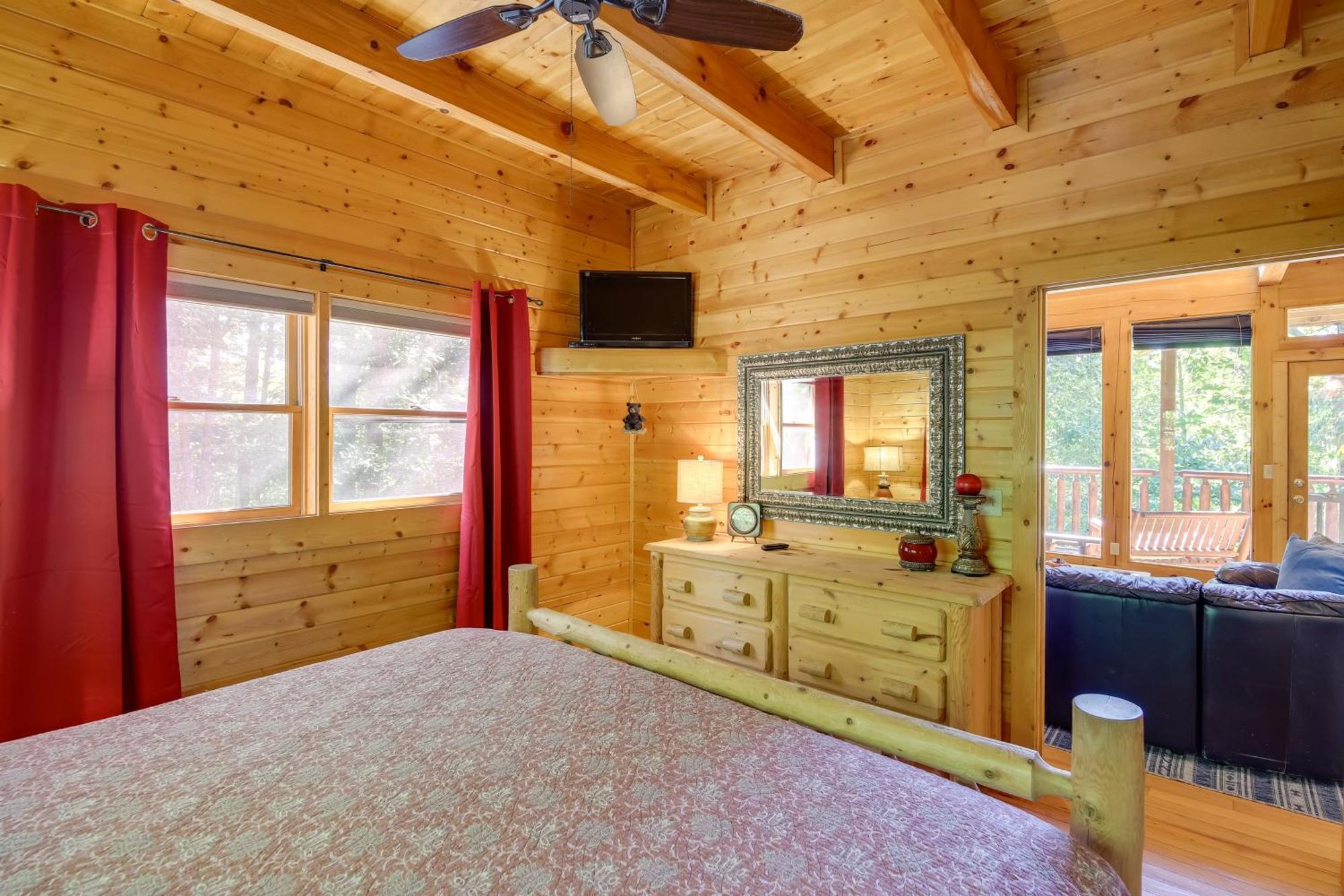 Secluded And Wooded Wears Valley Cabin With Fire Pit! Sevierville Zewnętrze zdjęcie